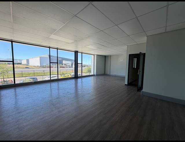 751M² WAREHOUSE TO LET IN STIKLAND INDUSTRIAL